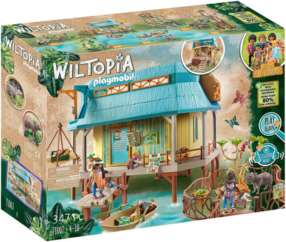 Playmobil Wiltopia packaging with a wooden cabin and figures on a scenic background